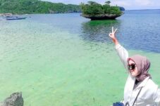 Melihat Indahnya Karang Pantai Kasuso