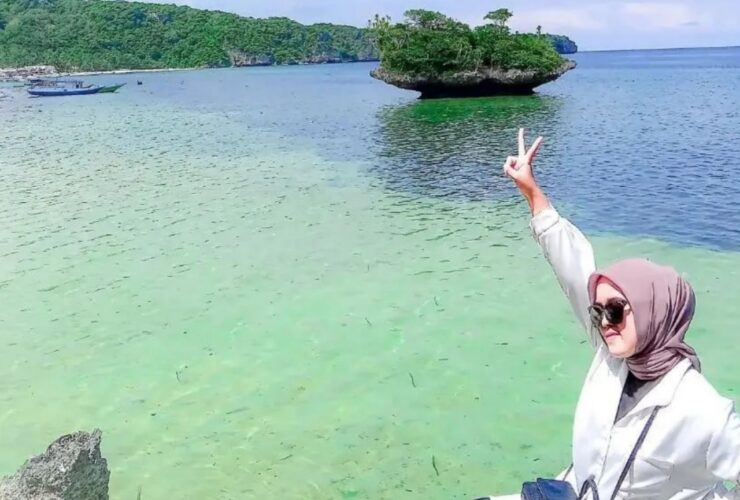 Melihat Indahnya Karang Pantai Kasuso
