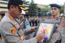 Anggota Polisi Munggunakan Narkoba Jenis Sabu, Kapolrestabes Makassar Melakukan Upacara Pemecatan Tidak Hormat