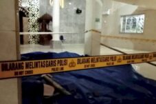 Kubah Masjid Di Makassar Roboh Timpa Belasan Jamaah Saat Hendak Salat Tarawih.