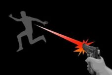 Pria Bertato Ini Ditembak Polisi Saat Hendak Melarikan Diri.