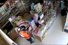 Terekam CCTV Kantongi HP Pengunjung Kios di Bulukumba, Pelaku Diduga Pegawai Dishub