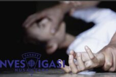 Seorang Wanita Berparas Cantik dan Body Seksi Diperkosa Oleh 3 Orang Pria Dihadapan Pacarnya, Saat Liburan di Pantai