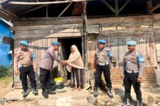 Propam Polres Bulukumba Salurkan Bantuan Sosial Sambut HUT ke-24